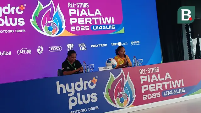 Konferensi pers tim All Stars Papua usai kalah 0-1 dari All Stars Tangerang di semifinal Piala Pertiwi 2025 yang digelar di Supersoccer Arena, Sabtu (12/7/2025). (Bola.com/Hery Kurniawan).