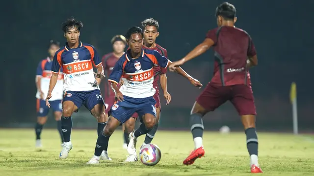 Laga uji coba antara Persis Solo melawan Kendal Tornado FC yang berlangsung di Stadion UNS, Solo, Sabtu (12/7/2025). (dok. Kendal Tornado FC)