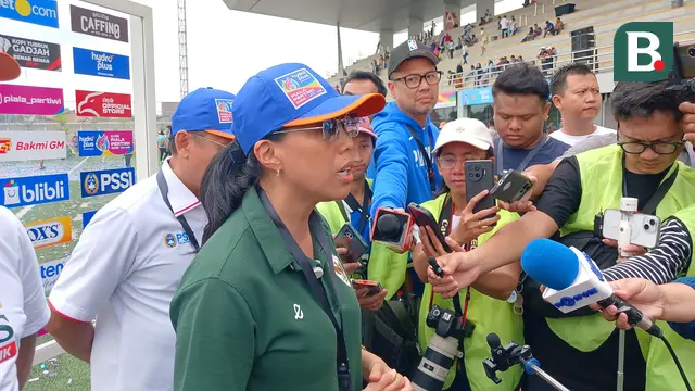 Anggota Exco PSSI, Vivin Cahyani saat ditemui awak media di Supersoccer Arena Kudus, Jawa Tengah, Minggu (13/7/2025). (Bola.com/Hery Kurniawan).