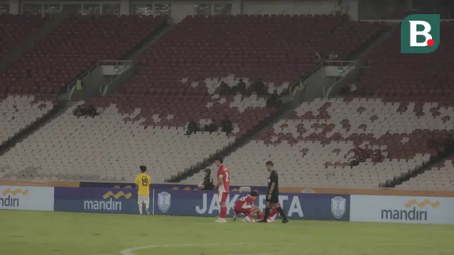 Suasana sepi tribune SUGBK, Jakarta saat Timnas Indonesia U-23 menjamu Timnas Brunei Darussalam dalam laga Grup A Piala AFF U-23 2025, Selasa (15/7/2025). (Bola.com/Abdul Aziz)