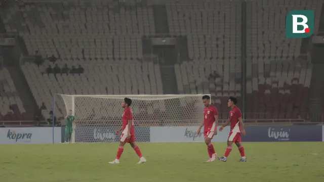 Suasana sepi tribune SUGBK, Jakarta saat Timnas Indonesia U-23 menjamu Timnas Brunei Darussalam dalam laga Grup A Piala AFF U-23 2025, Selasa (15/7/2025). (Bola.com/Abdul Aziz)