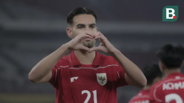 Pemain Timnas Indonesia U-23, Jens Raven, melakukan selebrasi setelah mencetak gol ke Brunei Darussalam pada laga Grup A Piala AFF U-23 2025 di Stadion Utama Gelora Bung Karno (SUGBK), Senayan, Jakarta, Selasa (15/07/2025) malam WIB. (Bola.com/Abdul Aziz)
