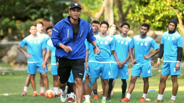 Keluarga Joko Susilo waswas setelah Getuk jadi pelatih kepala Arema. (Bola.com/Iwan Setiawan)