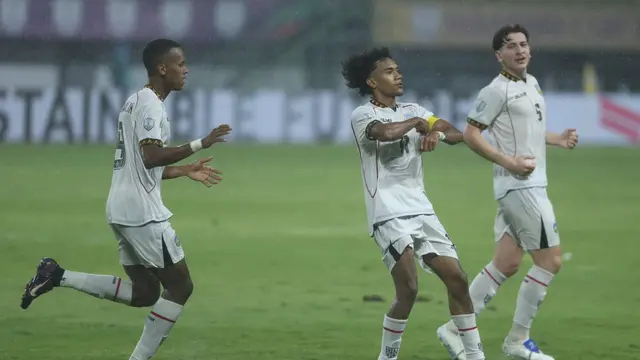Pemain Timor Leste merayakan gol ke gawang Myanmar dalam laga Grup C Piala AFF U-23 2025 di Stadion Patriot Candrabhaga, Bekasi, Rabu (16/7/2025) malam WIB. Kedua tim bermain imbang 4-4 dalam laga tersebut. (ASEAN United)