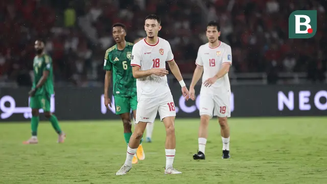 Aksi Ivar Jenner saat Timnas Indonesia menjamu Timnas Arab Saudi dalam lanjutan putaran ketiga Kualifikasi Piala Dunia 2026 di Stadion Utama Gelora Bung Karno, Jakarta, Selasa (19/11/2024). (Bola.com/Abdul Aziz)
