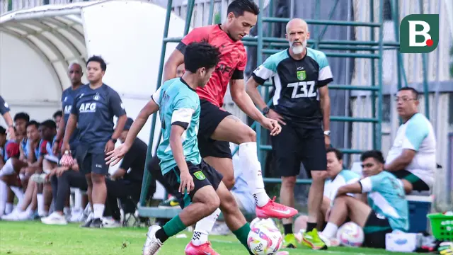 Sesi latihan bersama tim Persik Kediri dan Persebaya Surabaya di Lapangan ABC Kompleks Stadion Gelora Bung Tomo Surabaya, Rabu (16/7/2025). (Bola.com/Gatot Sumitro)