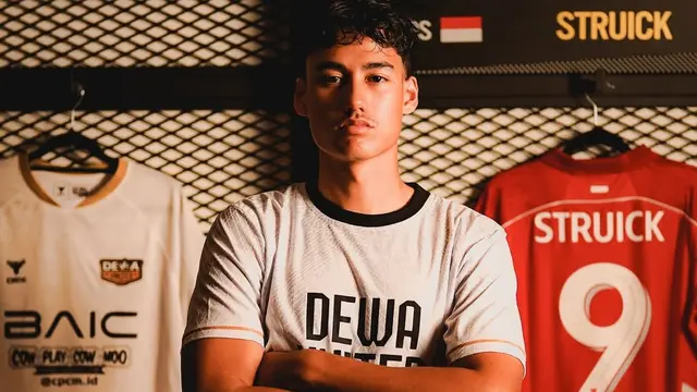 Rafael Struick diperkenalkan sebagai pemain baru Dewa United, Rabu (16/7/2025). (Dok. Dewa United).