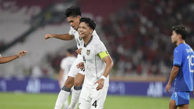 Timnas Indonesia U-23 saat melawan Filipina pada lanjutan Grup A Piala AFF U-23 2025 di Stadion Utama Gelora Bung Karno, Jakarta, Jumat (18/7/2025). (Liputan6.com/Helmi Fithriansyah)