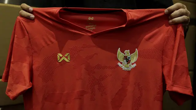 Motif kepulauan Indonesia di jersey Timnas saat peluncuran Warrix Indonesia di Hotel Santika, Jakarta, Kamis, (6/2/2020). Apparel asal Thailand ini resmi masuk pasar Indonesia. (Bola.com/M Iqbal Ichsan)