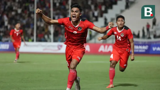 Selebrasi striker Timnas Indonesia U-22, Ramadhan Sananta, setelah mencetak gol pertama ke gawang Thailand pada laga final cabor sepak bola SEA Games 2023 di National Olympic Stadium, Phnom Penh, Kamboja, Selasa (16/5/2023). (Bola.com/Abdul Aziz)