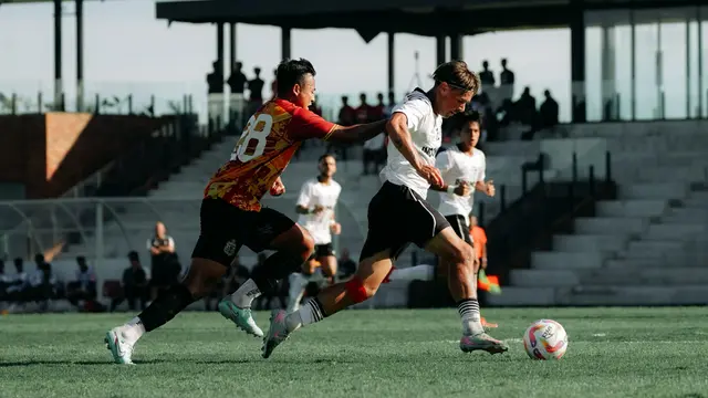 Bali United melakukan uji coba perdana jelang musim 2025/26 menghadapi Bhayangkara FC di Bali United Training Center, Sabtu (19-7-2025). (Dok. Bali United)