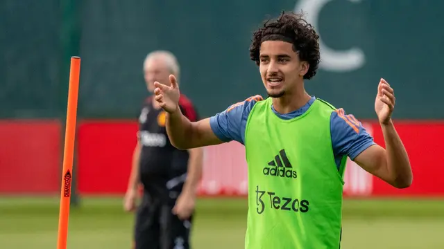 Erik Ten Hag juga memboyong salah satu pemain muda Manchester United, Zidane Iqbal yang mencuri perhatian Erik Ten Hag pada tur pramusim. (Twitter/@ManUtd)