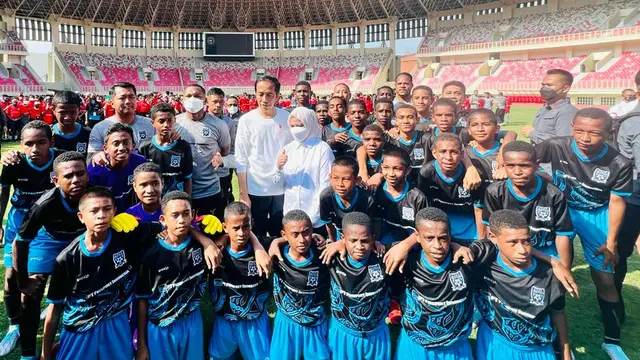 Presiden Joko Widodo alias Jokowi meresmikan Papua Football Academy di Stadion Lukas Enembe, Kabupaten Jayapura, Rabu (31/8/2022). (Setkab).