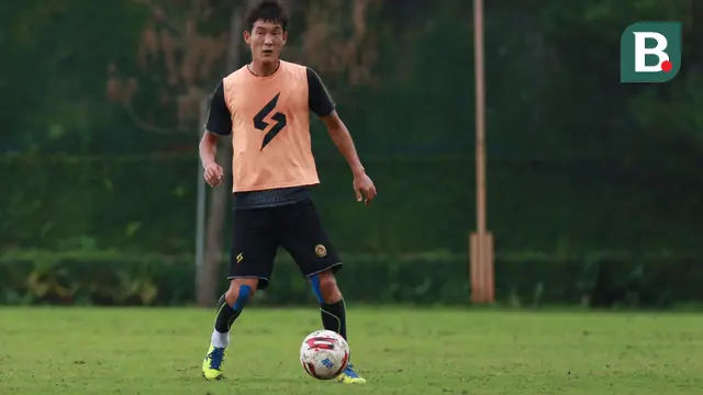 Gelandang Arema FC asal Korea Selatan, Oh In-Kyun. (Bola.com/Iwan Setiawan)
