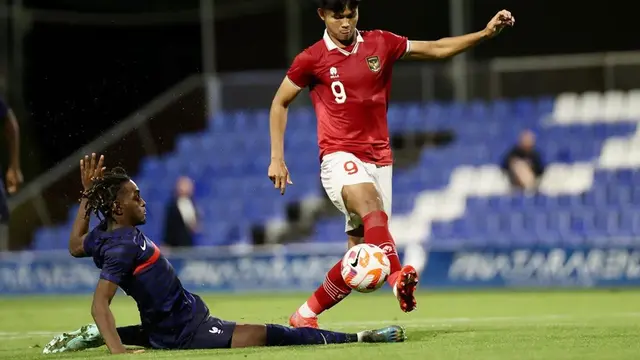 Striker muda PSS Sleman ini memang menjadi andalan coach Shin Tae-yong di lini depan Garuda Muda. Hal itu sudah terlihat dari kancah Piala Asia 2022 U-20, di mana Hokky Caraka sering menjadi starter. Kini jelang 2 bulan Piala Dunia U-20, Hokky gagal pentas di event terakbar dunia setelah Indonesia status tuan rumahnya dicabut FIFA. (Liputan6.com/IG/hokkycaraka_)
