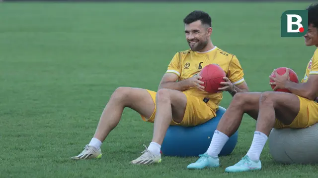 Bek asal Spanyol, Ruxi, menjadi bagian dari Madura United untuk BRI Super League 2025/2026. (Bola.com/Wahyu Pratama)