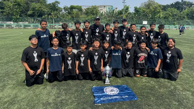 SSB Sulcata yang ditangani Hamka Hamzah berhasil menjuarai Piala Suratin U-13 Jakarta Selatan. (Bola.com/Istimewa)
