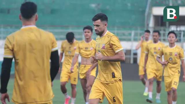 Bek asal Spanyol, Ruxi, menjadi bagian dari Madura United untuk BRI Super League 2025/2026. (Bola.com/Wahyu Pratama)