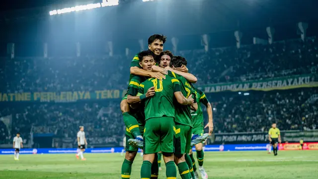 Perayaan gol pemain Persebaya Surabaya pada laga pramusim lawan PSS Sleman (Dok. Persebaya Surabaya)