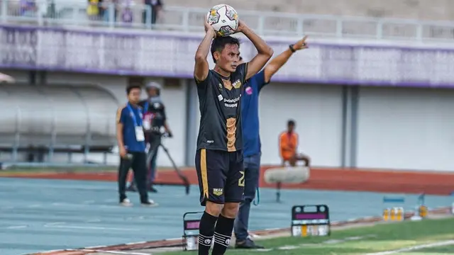 Dias Angga Putra saat masih memperkuat Dewa United. (dok. PSIM Yogyakarta)
