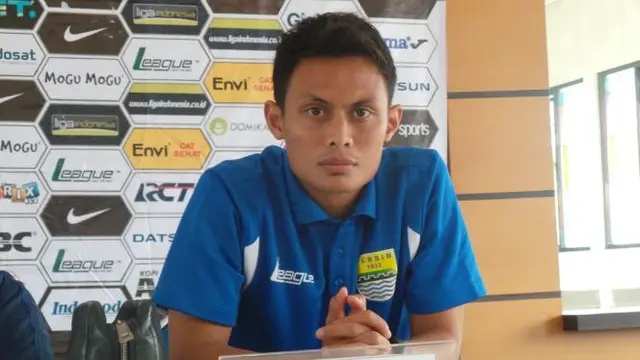 Dias Angga Putra saat masih memperkuat Persib. (Bola.com)