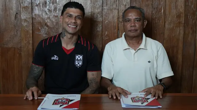 Ciro Alves (kiri) resmi berlabuh ke Malut United. (Dok. Malut United)