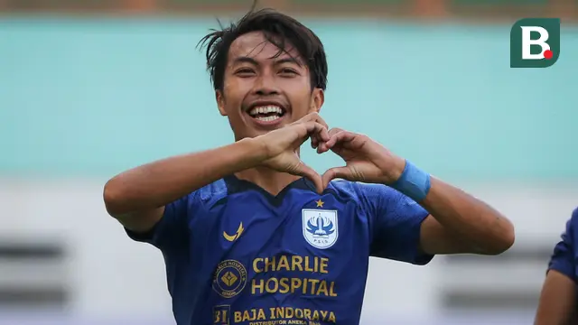 Bek PSIS, Riyan Ardiansyah merayakan gol kemenangan timnya saat melawan Persela dalam laga pekan pertama BRI Liga 1 2021/2022 di Stadion Wibawa Mukti, Cikarang, Sabtu (04/09/2021). PSIS menang 1-0. (Foto: Bola.com/Bagaskara Lazuardi)