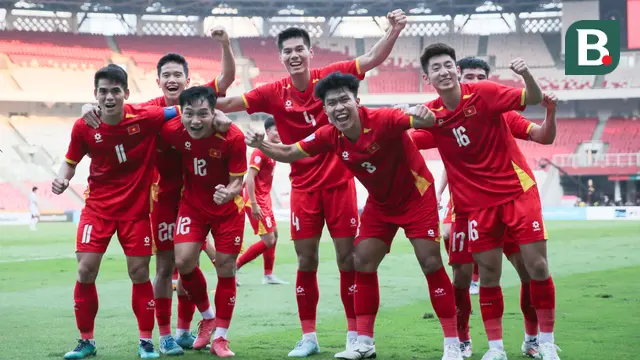 Pemain Timnas Vietnam U-23 merayakan gol ke gawag Filipina pada laga semifinal Piala AFF U-23 2025 di Stadion Utama Gelora Bung Karno (SUGBK) Senayan, Jakarta, Jumat (25/7/2025). (Bola.com/Abdul Aziz)