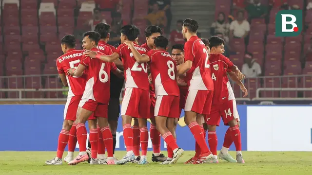 Timnas Indonesia U-23 secara dramatis berhasil menaklukkan Thailand U-23 lewat babak adu penalti pada semifinal Piala AFF U-23 2025 di Stadion Utama Gelora Bung Karno, Jakarta, Jumat (25/7/2025). (Bola.com/Abdul Aziz)