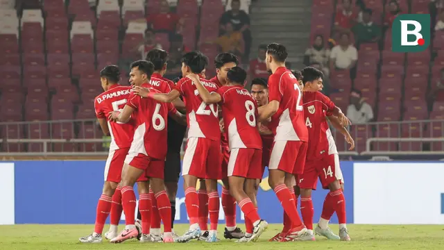 Timnas Indonesia U-23 saat melawan Thailand di semifinal Piala AFF U-23 2025 yang berlangsung di Stadion Utama Gelora Bung Karno (SUGBK) Senayan, Jakarta, Jumat (25/7/2025). (Bola.com/Abdul Aziz)
