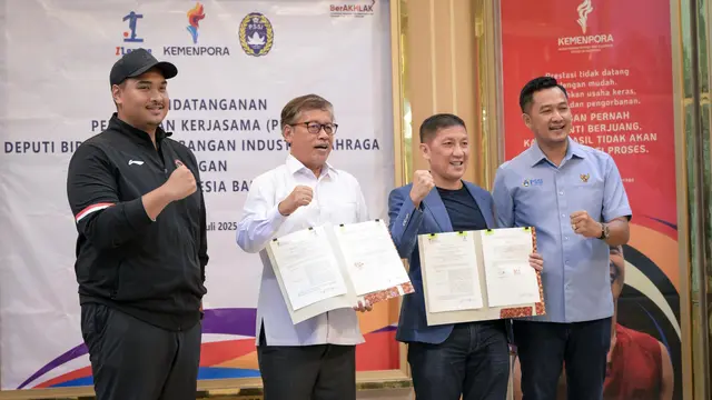 Kementerian Pemuda dan Olahraga Republik Indonesia (Kemenpora) mengambil langkah konkret dalam membina budaya suporter melalui kerja sama strategis dengan PT Liga Indonesia Baru (PT LIB). (Bola.com/Dok.PT LIB).