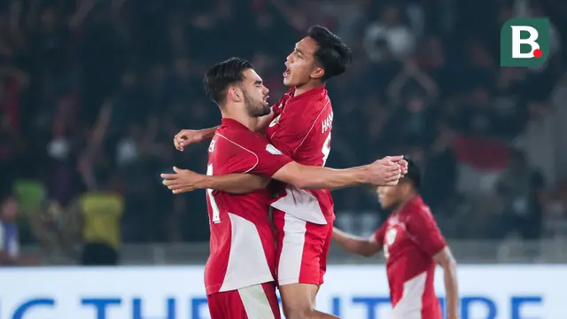 Pemain Timnas Indonesia U-23, Jens Raven, melakukan selebrasi setelah mencetak gol ke gawag Timnas Thailand U-23 pada laga semifinal Piala AFF U-23 2025 di Stadion Utama Gelora Bung Karno, Jakarta, Jumat (25/7/2025). (Bola.com/Abdul Aziz)