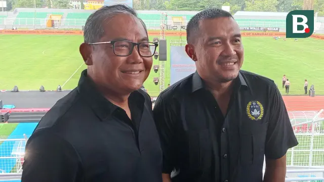 Chief Operating Officer (COO) Bhayangkara Presisi Lampung FC, Sumardji saat ditemui di Stadion Sumpah Pemuda, Lampung hari Senin (28/07/2025) malam WIB. (Hendry Wibowo/Bola.com)