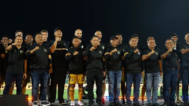 Kapolri Jenderal Listyo Sigit Prabowo dalam momen launching tim Bhayangkara Presisi Lampung FC di Stadion Sumpah Pemuda, Lampung hari Senin (28/07/2025) malam WIB. (Bhayangkara FC)