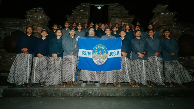 PSIM Yogyakarta sowan serta berdoa di makam raja-raja Mataram di Kotagede dan Imogiri, Senin (21/7/2025). (dok. PSIM Yogyakarta)