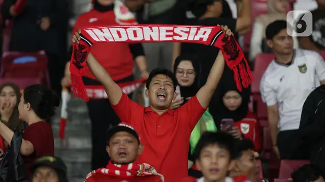 Lebih dari 27 ribu pendukung Garuda Muda sukses memerahkan sebagian area Stadion Utama Gelora Bung Karno, Jakarta, saat laga lanjutan Grup A Piala AFF U-23 2025 antara Timnas Indonesia melawan Malaysia pada Senin (21/7/2025). (Liputan6.com/Helmi Fithriansyah)