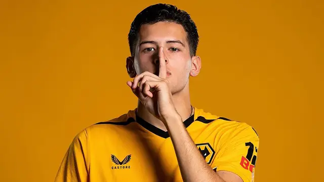 Bek tengah Wolverhampton Wanderers U-21 yang baru bermain di Premier League 2 dan belum sekalipun membela tim senior Wolves di Premier League, Justin Hubner yang merupakan pemain naturalisasi asal Belanda akan memperkuat Timnas Indonesia di Piala Asia 2023 yang akan menjadi debutnya bersama timnas senior. Sebelumnya ia telah memiliki 2 caps bersama Timnas Indonesia U-20. (Instagram/justinhubner5)