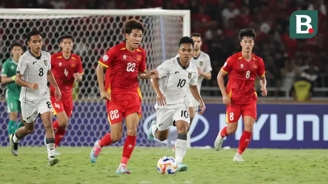 Aksi gelandang Timnas Indonesia U-23, Arkhan Fikri (10) dalam laga final Piala AFF U-23 2025 di Stadion Utama Gelora Bung Karno, Jakarta, Selasa (29/7/2025). (Bola.com/Abdul Aziz)