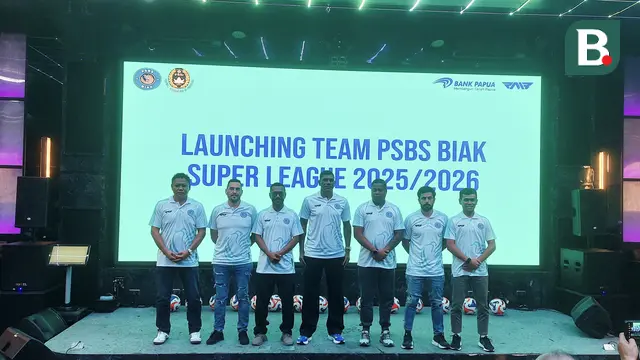 Tim kepelatihan PSBS Biak yang diperkenalkan jelang BRI Super League 2025/2026. (Ana Dewi/Bola.com)