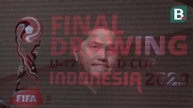 Foto multi eksposure dari ekspresi Ketua Umum PSSI, Erick Thohir, dan tampilan logo Final Drawing Piala Dunia U-17 2023 saat acara proses Drawing Piala Dunia U-17 2023 di Studio 2 Indosiar, Jakarta, Jumat (15/9/2023). (Bola.com/Bagaskara Lazuardi)