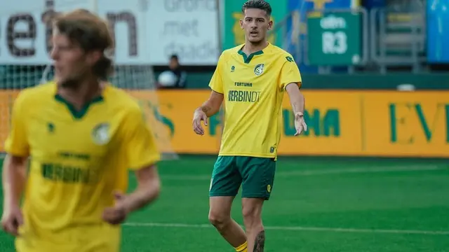 Justin Hubner bermain untuk Fortuna Sittard dalam laga uji coba melawan Bayer Leverkusen, Sabtu (2/8/2025). (Dok. Fortuna Sittard)