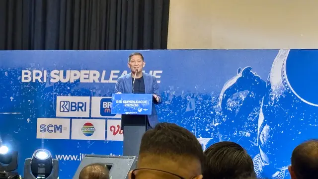 Direktur Utama I.League Ferry Paulus saat konferensi pers BRI Super League 2025/2026 di SCTV Tower, Senayan, Jakarta Pusat pada Minggu (3/8/2025). (Liputan6.com/Melinda Indrasari)