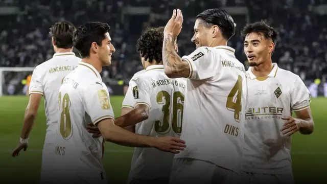 Kevin Diks dalam uji coba pramusim timnya, Borussia Monchengladbach, melawan Valencia di Borussia-Park, Minggu (3-8-2025). (Dok.borussia.com)