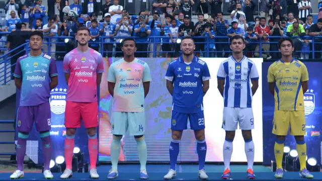 Peluncuran jersei Persib Bandung musim 2025/26. (Bola.com/Erwin Snaz)