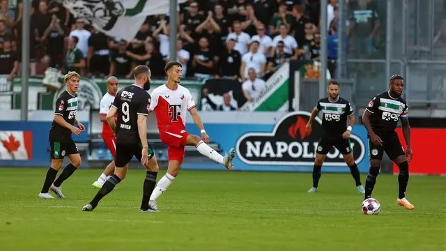 Gelandang Timnas Indonesia U-23, Ivar Jenner saat memperkuat FC Utrecht U-21 di musim 2023/2024. (Instagram Ivar Jenner)