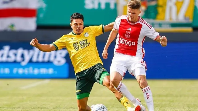 Ragnar Oratmangoen tampil saat membela Fortuna Sittard menghadapi Ajax Amsterdam di Eredivisie Belanda. (dok Instagram Ragnar Oratmangoen)