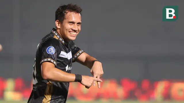 Pemain Dewa United, Egy Maulana Vikri, melakukan selebrasi setelah mencetak gol ke gawang Persita Tangerang pada laga BRI Liga 1 di Stadion Indomilk Arena, Tangerang, Kamis (27/3/2024). (Bola.com/M Iqbal Ichsan)