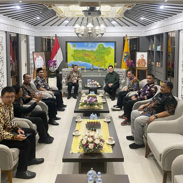 Ketuan Umum PSSI, Erick Thohir, menggelar pertemuan dengan Gubernur Jawa Tengah Ahmad Lutfi dan jajaran Pemerintah Provinsi Jawa Tengah, Jumat (8/8/2025).  PSSI menyampaikan rencana besar penyelenggaraan Liga 3 dan Liga 4. (PSSI)