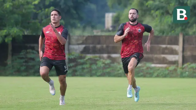 Jordi Amat tentu bukan nama sembarangan. Bek tengah berusia 33 tahun itu masih menjadi bagian dari Timnas Indonesia. Selain itu, Amat juga punya segudang pengalaman di Eropa. (Bola.com/M Iqbal Ichsan)
