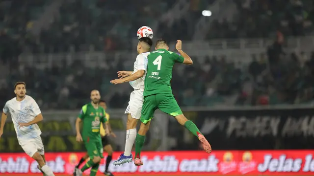 Laga Persebaya Surabaya vs PSIM Yogyakarta pada pekan ke-1 BRI Super League 2025/2026 (Abdul Aziz)